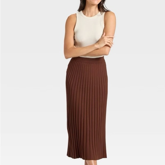 Chic Brown Pleated Midi Skirt - Picture 1 of 4